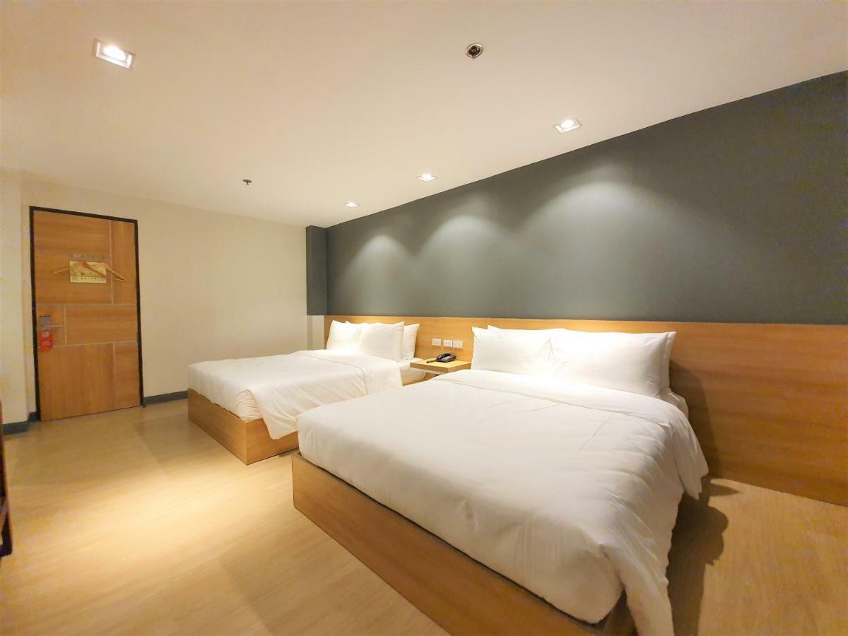 The Upperroom @ Real Suites Bacolod Exterior foto